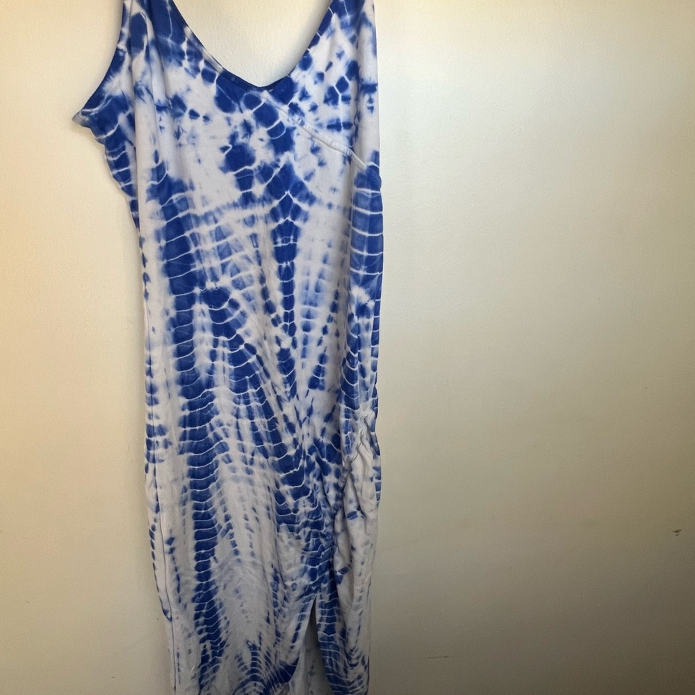 VENUS Blue and White tie-dye dress